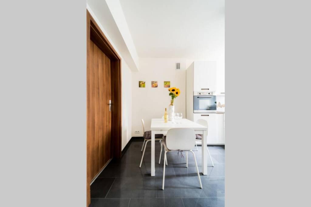 3 Rooms Big Apartment - 150 M Town Hall - Nice Design Вроцлав Екстер'єр фото