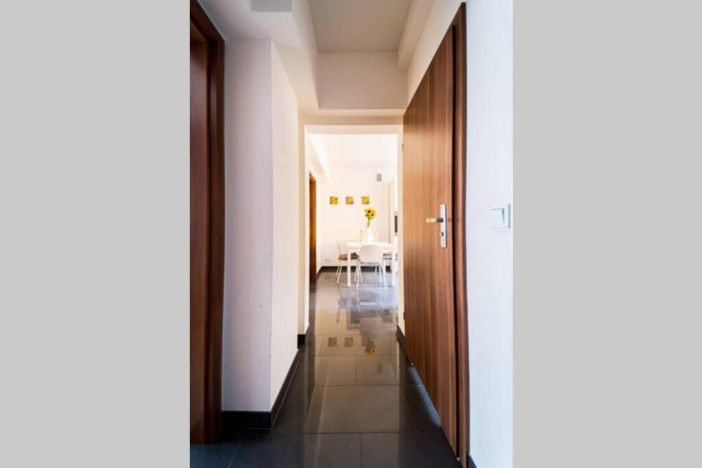 3 Rooms Big Apartment - 150 M Town Hall - Nice Design Вроцлав Екстер'єр фото
